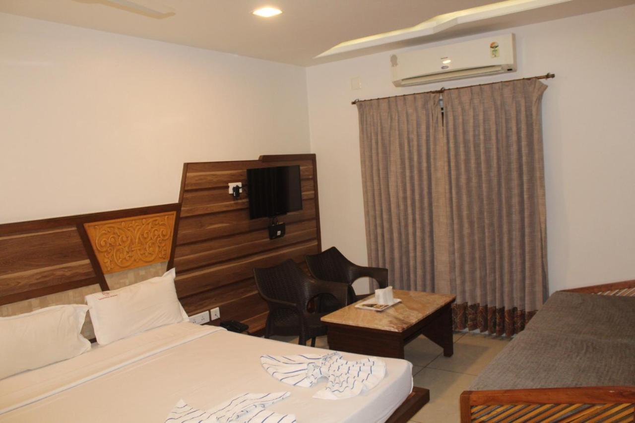 Annai In Saravana Bhavan Fine Stay And Restaurant Velankanni Buitenkant foto